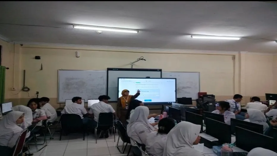 Bantuan Papan Interaktif Pintar Disebut Disalurkan Langsung ke Sekolah Tanpa Pemotongan