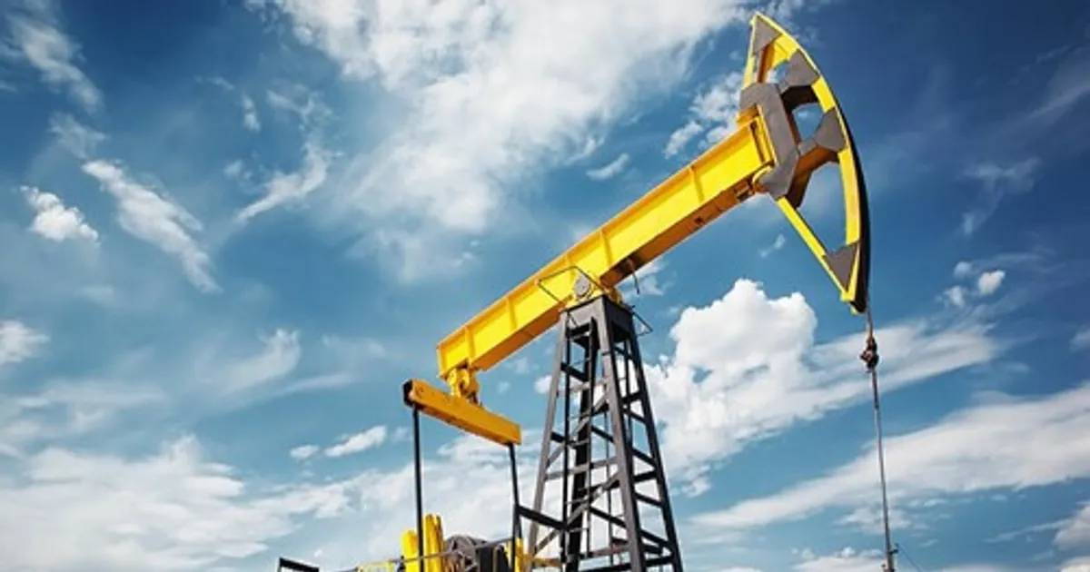 Harga Minyak Dunia Naik Lebih dari 2% ke Atas US$102, Pasar Cemas Potensi Gangguan di Selat Hormuz