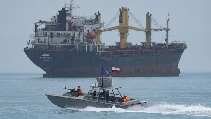 China Minta Iran Pastikan Kelancaran Pelayaran di Selat Hormuz Saat Pasokan Minyak Global Menurun
