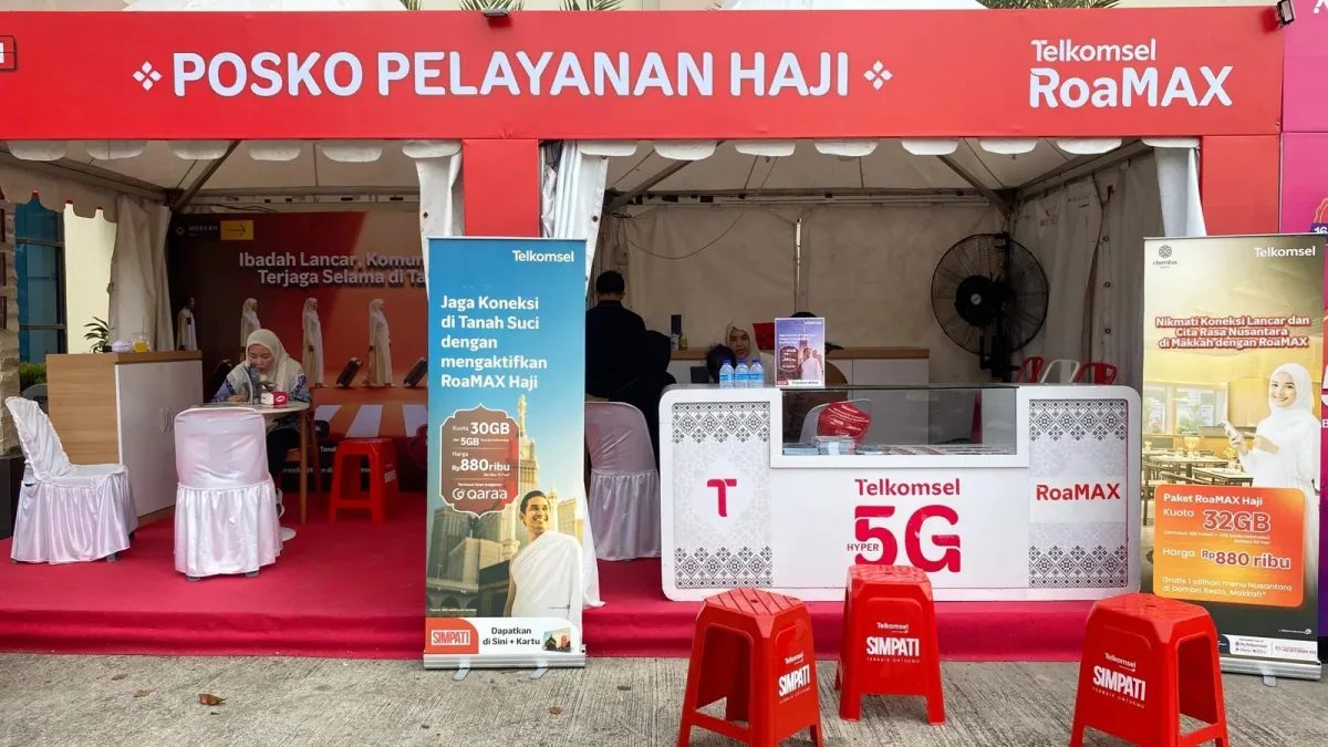 Posko Telkomsel di Asrama Haji Bantu Jemaah Aktivasi Paket Internet Internasional