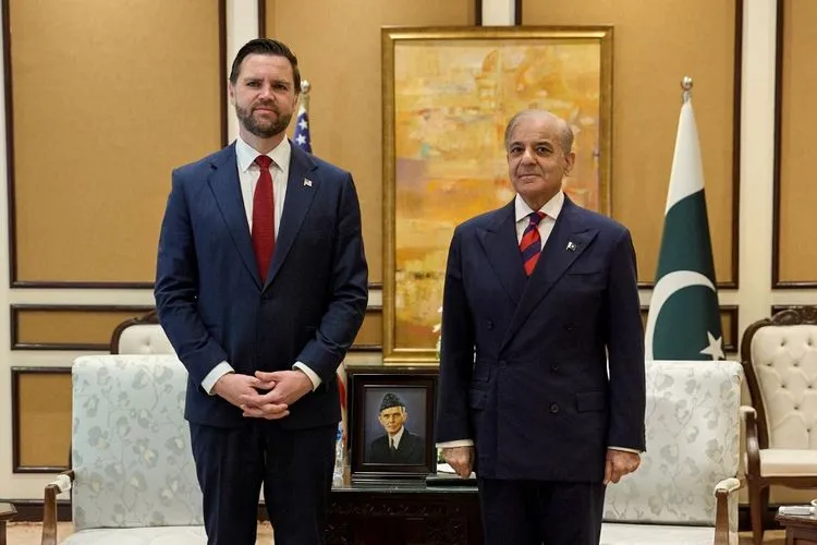 JD Vance Tiba di Islamabad untuk Pimpin Delegasi AS dalam Perundingan Perdamaian dengan Iran