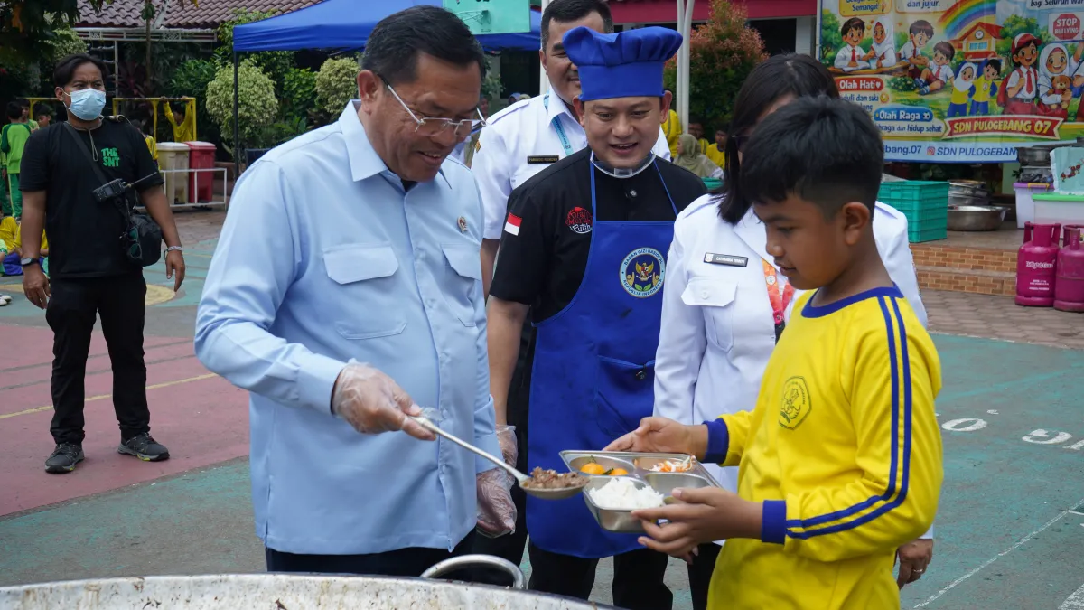 Masak Besar Program MBG di Pulo Gebang, Siswa Diajak Belajar Gizi Sambil Menikmati Hidangan