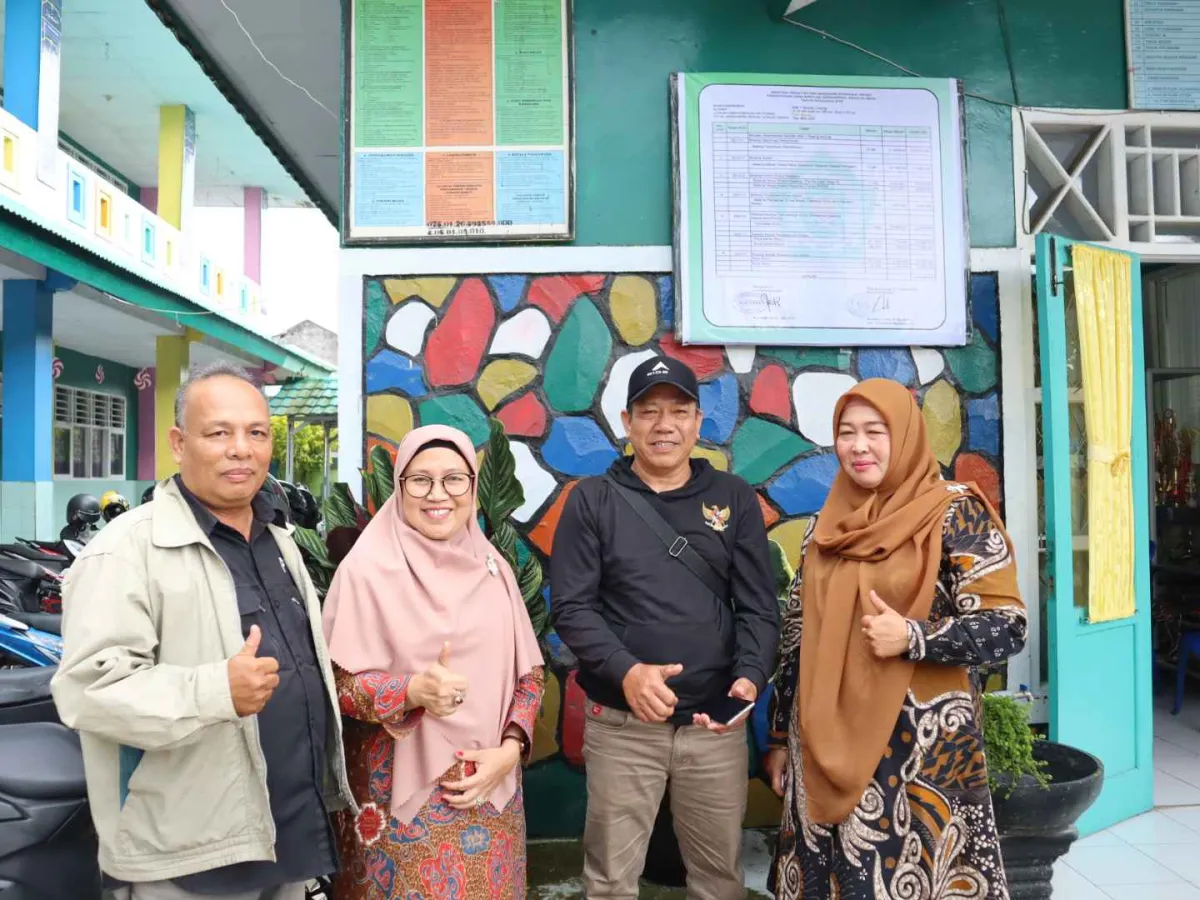 MIN 1 Rejang Lebong Pasang Papan Informasi BOS, Wartawan Apresiasi Transparansi Pengelolaan Dana