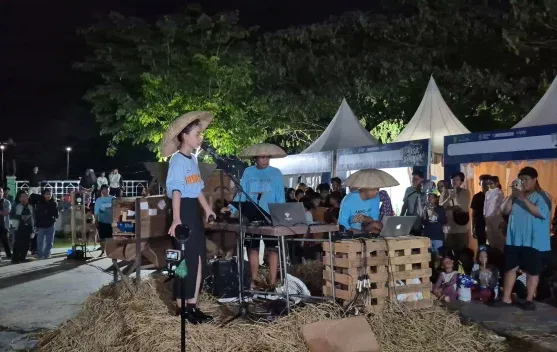 Pertunjukan “Musik Sampah” di Taman Kelayan Angkat Isu Pengelolaan Limbah Kota Banjarmasin