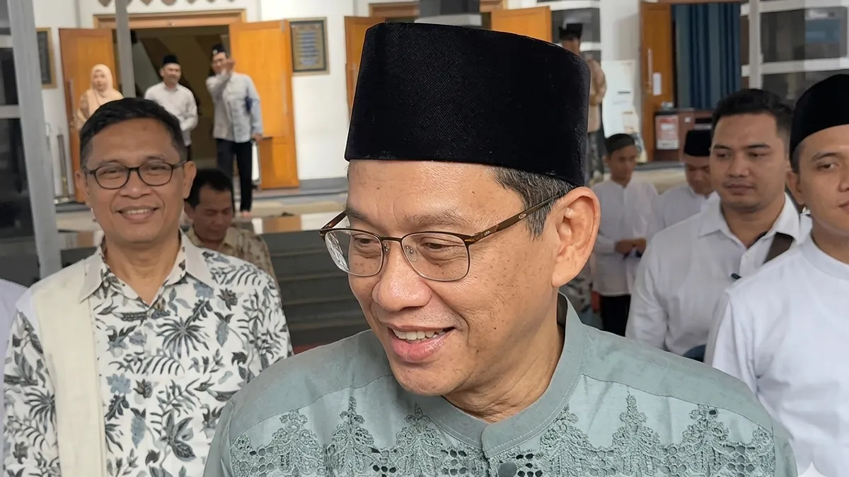 Menteri Keuangan Purbaya Yudhi Sadewa Kenakan Baju Koko Rp125 Ribu dari Tanah Abang saat Lebaran