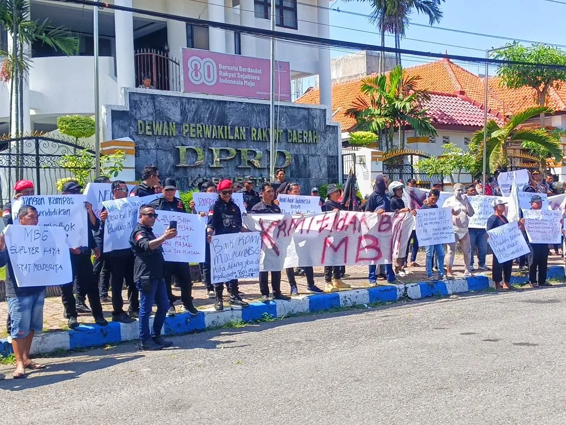 Konsorsium Pergerakan Ponorogo Bersatu Gelar Unjuk Rasa Tolak MBG dan Tuntut Transparansi KDKMP