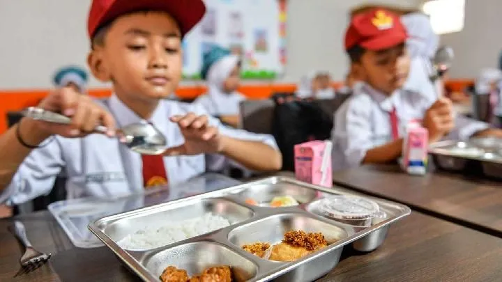 Program Makan Bergizi Gratis dan Politik Hukum: Antara Upaya Tekan Stunting dan Tantangan Regulasi