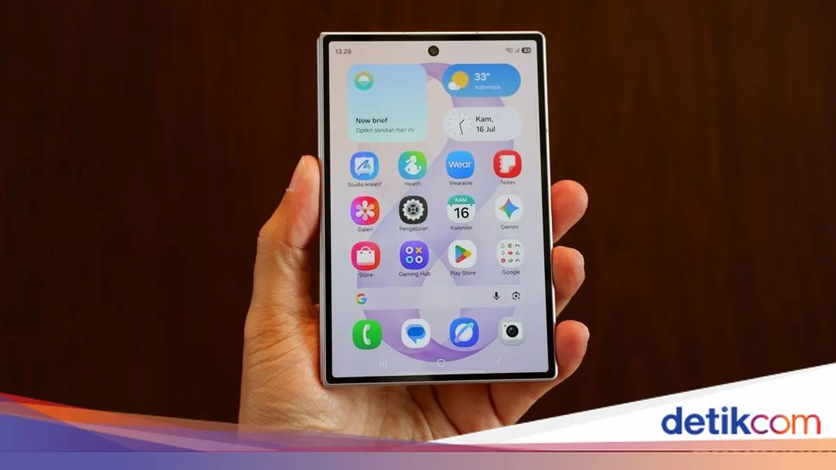 Ketika Pengguna Galaxy Z Flip Berbondong ke Z Fold 8: Sinyal Baru Selera, Produktivitas, dan Arah Pasar Ponsel Lipat