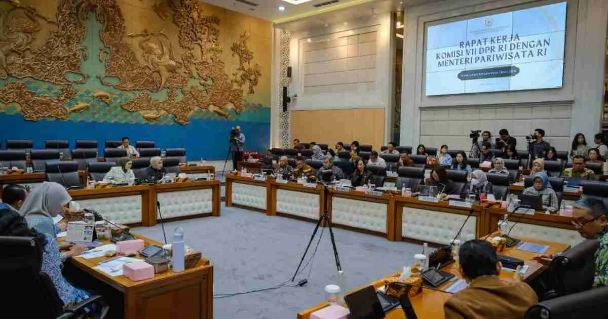 Menpar Widiyanti Tegaskan Komitmen Transparansi dan Penguatan Sinergi dengan Komisi VII DPR