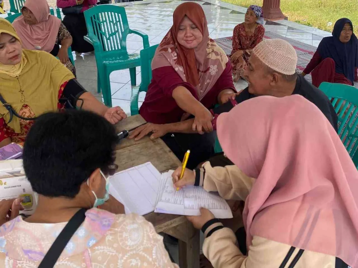 Mahasiswa KKN-T Umsida Jalankan PMT untuk Balita dan Layanan Kesehatan Lansia di Kedungsukodani