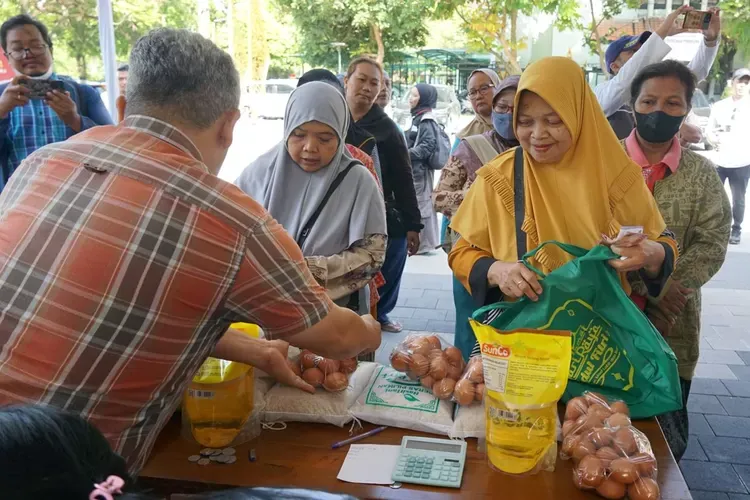 Pakar Ekonomi UPN Veteran Yogyakarta Imbau Warga Tak Panic Buying di Tengah Konflik AS-Iran