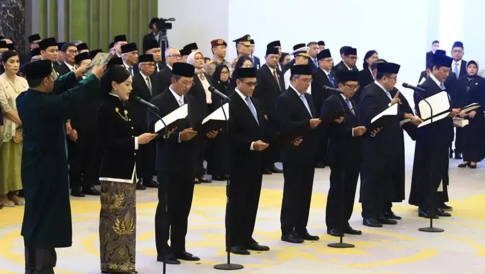Tujuh Anggota Dewan Komisioner OJK Resmi Dilantik