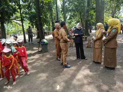 Wabup Sidoarjo Kunjungi Kampung Lali Gadget Wonoayu, Dorong Edukasi Anak Lewat Aktivitas Luar Ruang