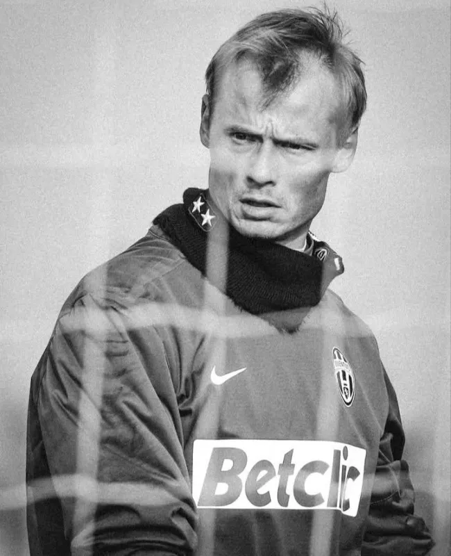 Mantan Kiper Arsenal dan Juventus Alex Manninger Meninggal Dunia dalam Kecelakaan Kereta di Austria