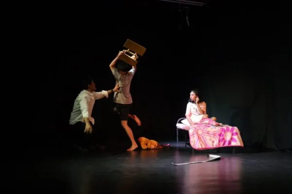 Petra Theatre Pentaskan “The Chain”, Angkat Isu Kekerasan Keluarga dan Trauma Remaja