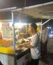 Bertahan Enam Tahun, Pedagang Martabak Zainalabidin Padukan Gerobak Jalanan dan Penjualan Digital