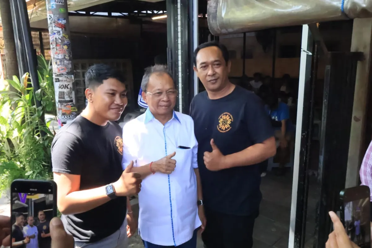 Koster Peringati Tumpek Krulut dengan Bagikan 10 Ribu Cup Minuman Gratis di Jenar Kopi Denpasar