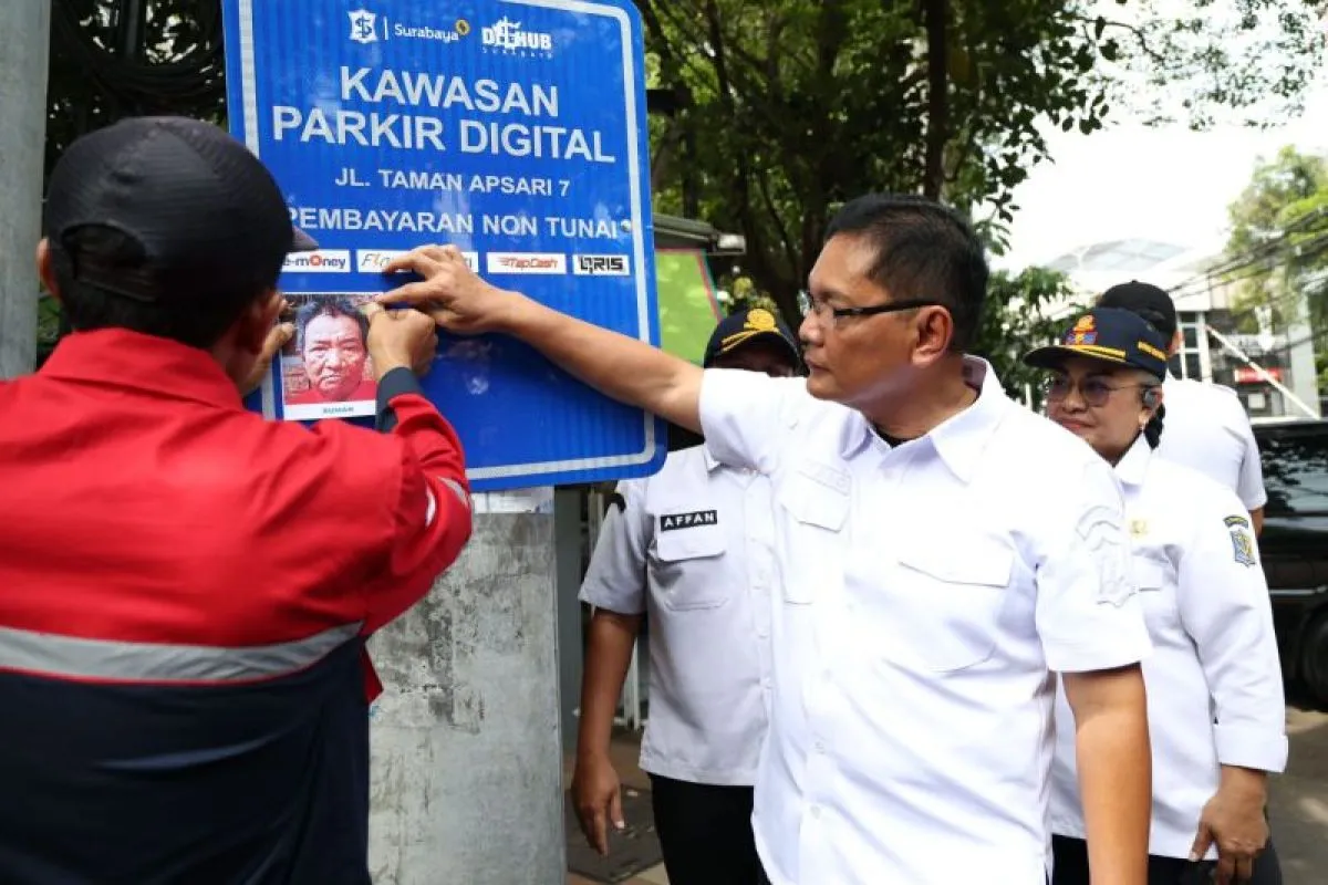 Pemkot Surabaya Pasang Foto Juru Parkir di Rambu Parkir Digital TJU untuk Tingkatkan Transparansi