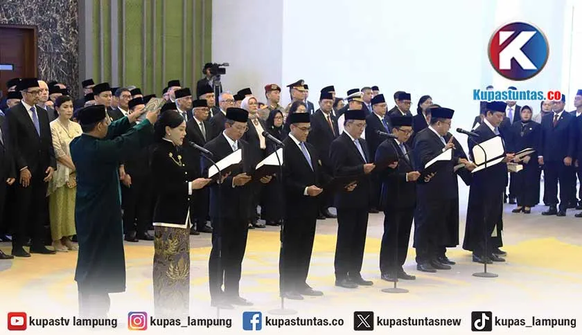 Tujuh Anggota Dewan Komisioner OJK Dilantik di Mahkamah Agung
