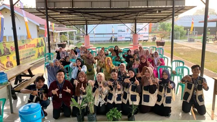 Mahasiswa KKN Universitas Abdurrab Beri Edukasi TOGA, PHBS, dan Gizi untuk Ibu PKK Desa Senama Nenek