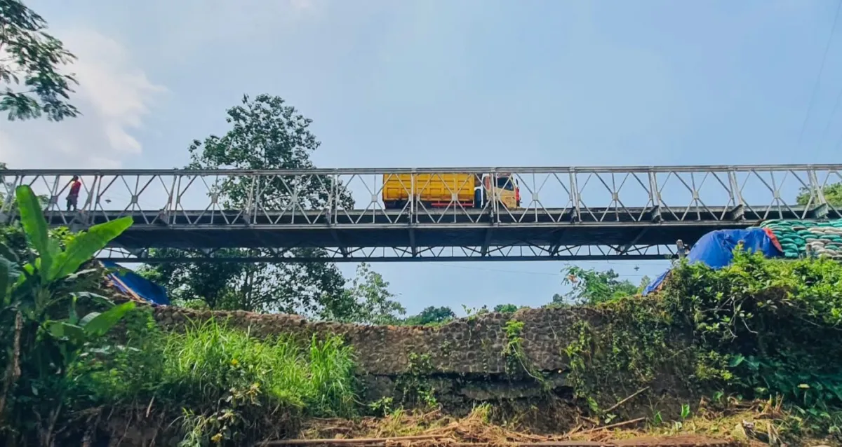Jembatan Darurat Selesai Diuji, Akses Tiga Desa dan Wisata Air Terjun Madakaripura Kembali Tersambung