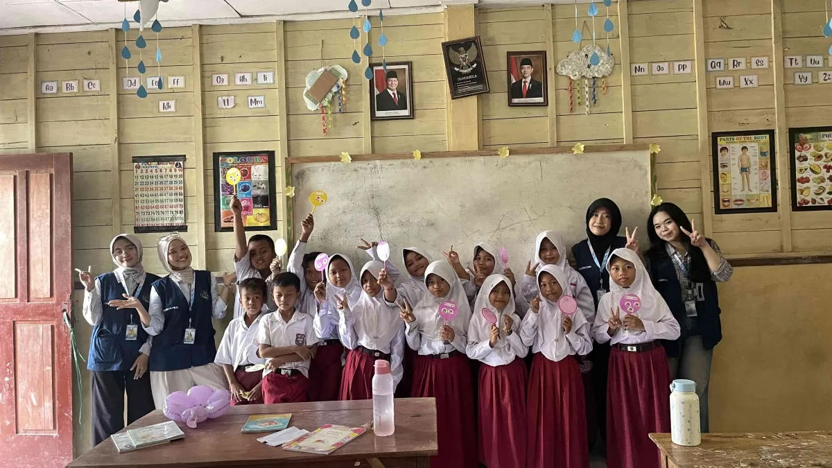 Mahasiswa KKN UNNES Edukasi Gizi Seimbang lewat Permainan Kartu di SDN 02 Gembyungan