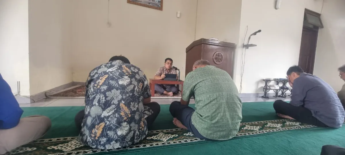 GITA KETAWA, Program Berbagi Takjil Pegawai Balai Diklat Keuangan Yogyakarta Selama Ramadan