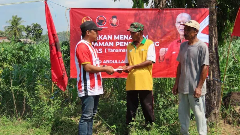 Relawan SAI Pamekasan Dorong Penanaman Pangan Alternatif dan Salurkan Bantuan untuk Petani