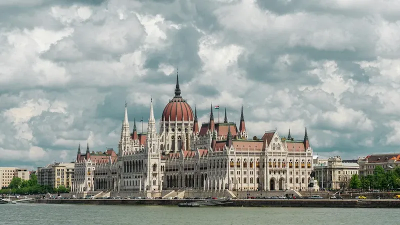 Presiden Hungaria Tamas Sulyok Menolak Mundur, Ketegangan dengan PM Peter Magyar Kian Memanas