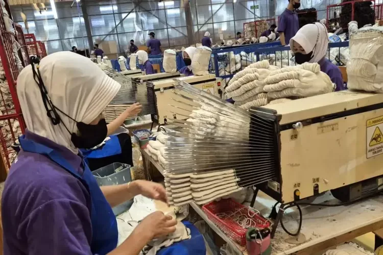 Tekanan Konflik Global dan Biaya Logistik Naik, Pabrik Tekstil di Nganjuk Tetap Ekspor ke 40 Negara Lebih