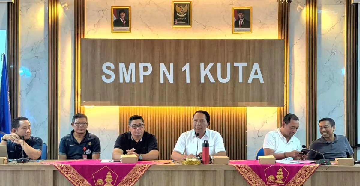 Ketua DPRD Badung Hadiri Sosialisasi SPMB di SMPN 1 Kuta, Tekankan Transparansi dan Ketertiban