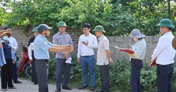 Komite Tetap DPRD Komune Xuan Mai Survei Titik Banjir dan Tindak Lanjut Aspirasi Warga