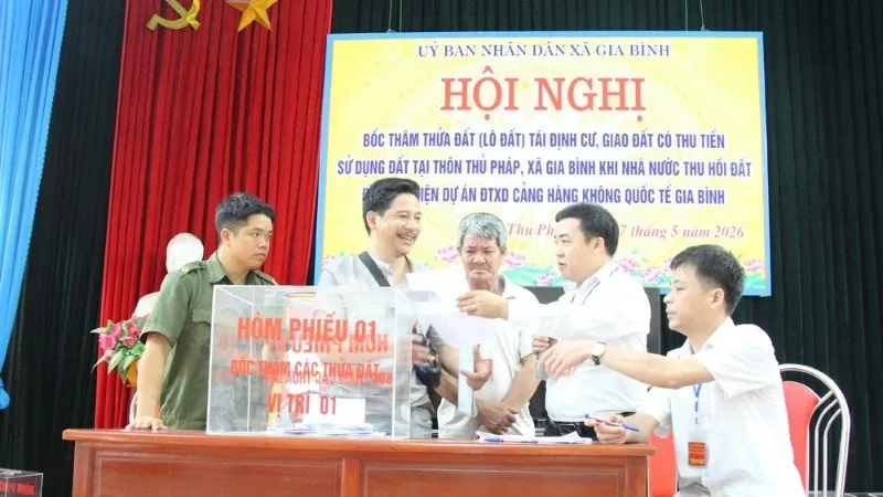 Pengundian Lahan Relokasi Proyek Bandara Gia Binh Ditekankan Terbuka dan Transparan