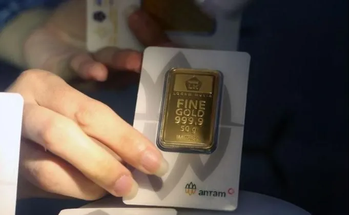 Harga Emas Dunia Tertekan, Catat Penurunan Mingguan Terburuk Sejak 1983
