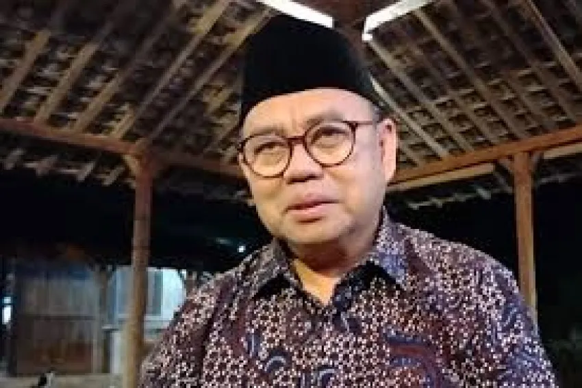 Sudirman Said Dorong Kampus Jadi Pusat Solusi pada Wisuda Perdana UHN Tegal