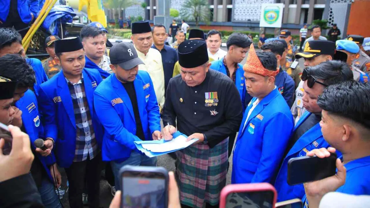 Gubernur Herman Deru Temui Massa PMII, Tegaskan Transparansi Anggaran dan Perbaikan Infrastruktur