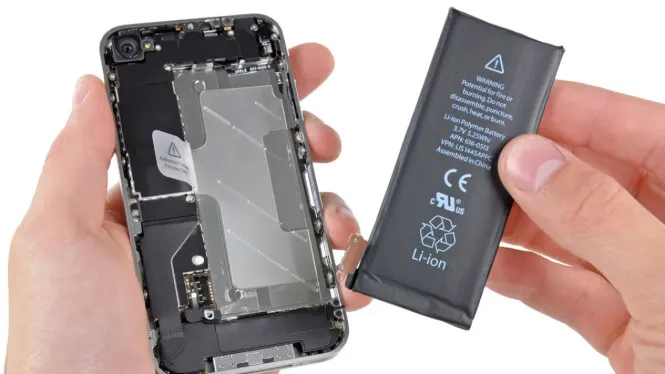 Uni Eropa Wajibkan Smartphone Punya Baterai Mudah Diganti Mulai Februari 2027