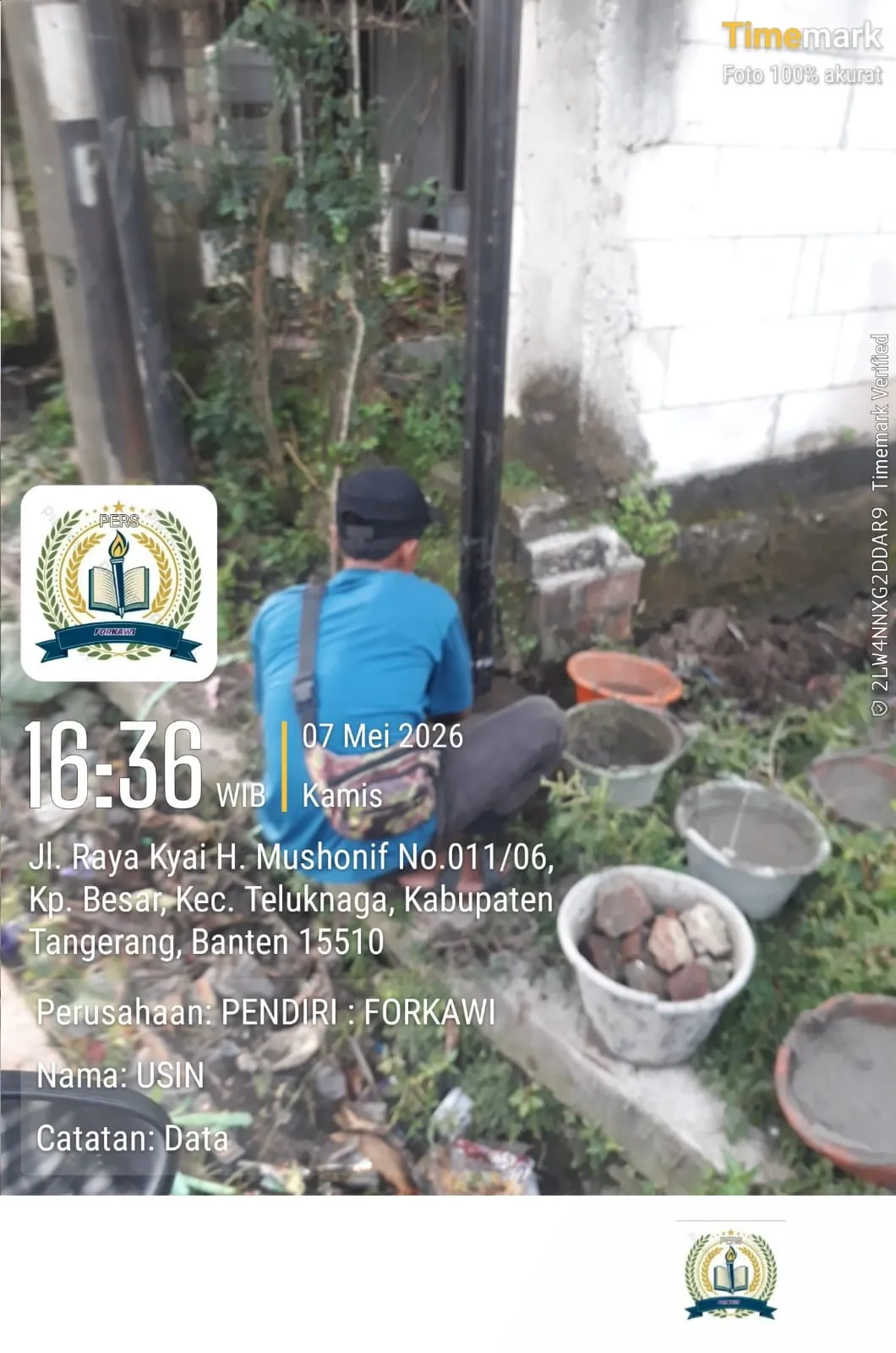 Pemasangan Tiang Internet di Kampung Besar Teluknaga Disorot, Warga Pertanyakan Perizinan dan K3