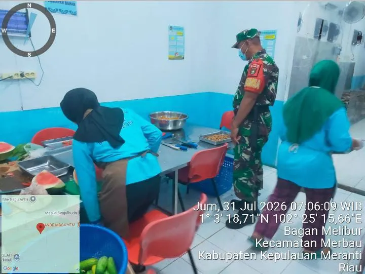 Babinsa Kawal Distribusi 3.023 Porsi Program Makan Sehat Bergizi di Kecamatan Merbau