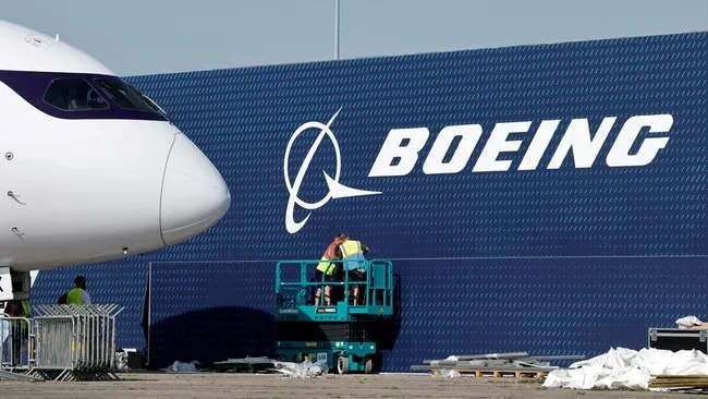 Boeing 767-300 Tergelincir di Miami: Tragedi di Ujung Landasan dan Pertanyaan tentang Keselamatan Rantai Logistik
