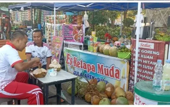 Lapak UMKM Kuliner Ramaikan Gau Maraja 2026 di Lapangan Merdeka Watampone