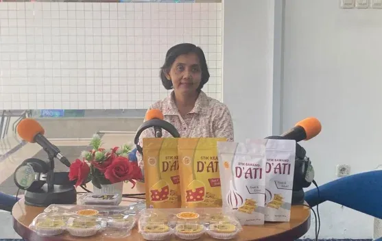Usaha Arinta Berawal dari Masa Pensiun, Kini Masuk Pusat Oleh-oleh di Surabaya