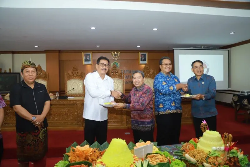 Wabup Gianyar Buka Sosialisasi Keterbukaan Informasi Publik di Kantor Bupati