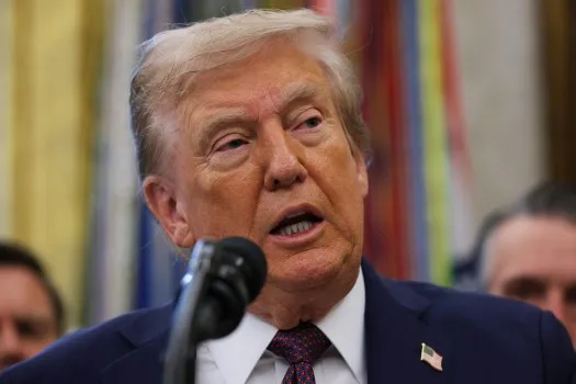 Trump Pertimbangkan Proposal Nuklir Baru untuk Iran Usai Insiden Jet Tempur AS Jatuh