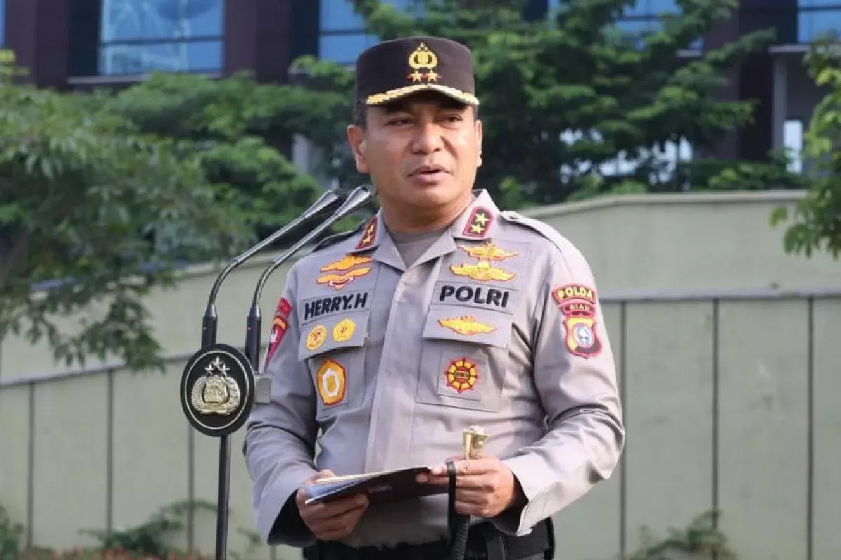 Kapolda Riau Ingatkan Personel Hidup Sederhana dan Empati di Tengah Dampak Krisis Global