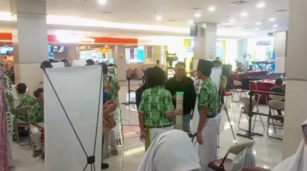 SMP Islam Al Azhar Kelapa Gading Surabaya Gelar Bibliotek Festival, Siswa Kelas 9 Pamerkan Riset dan Inovasi