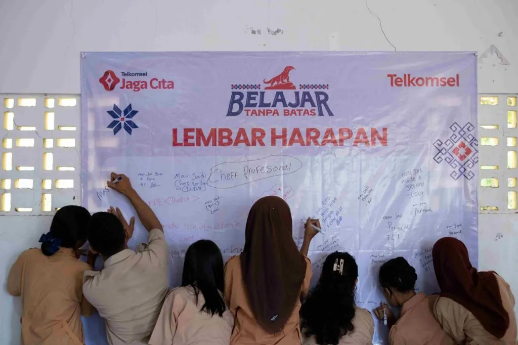 Telkomsel Gelar Program Belajar Tanpa Batas di 7 Sekolah Flores, Sasar 1.750 Penerima Manfaat