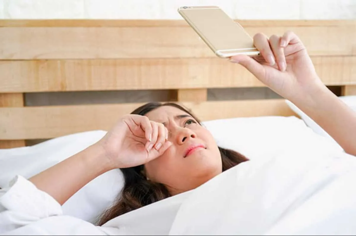 Terlalu Lama Menatap Layar Dapat Picu Mata Kering hingga Penglihatan Kabur, Ini Langkah Menjaganya