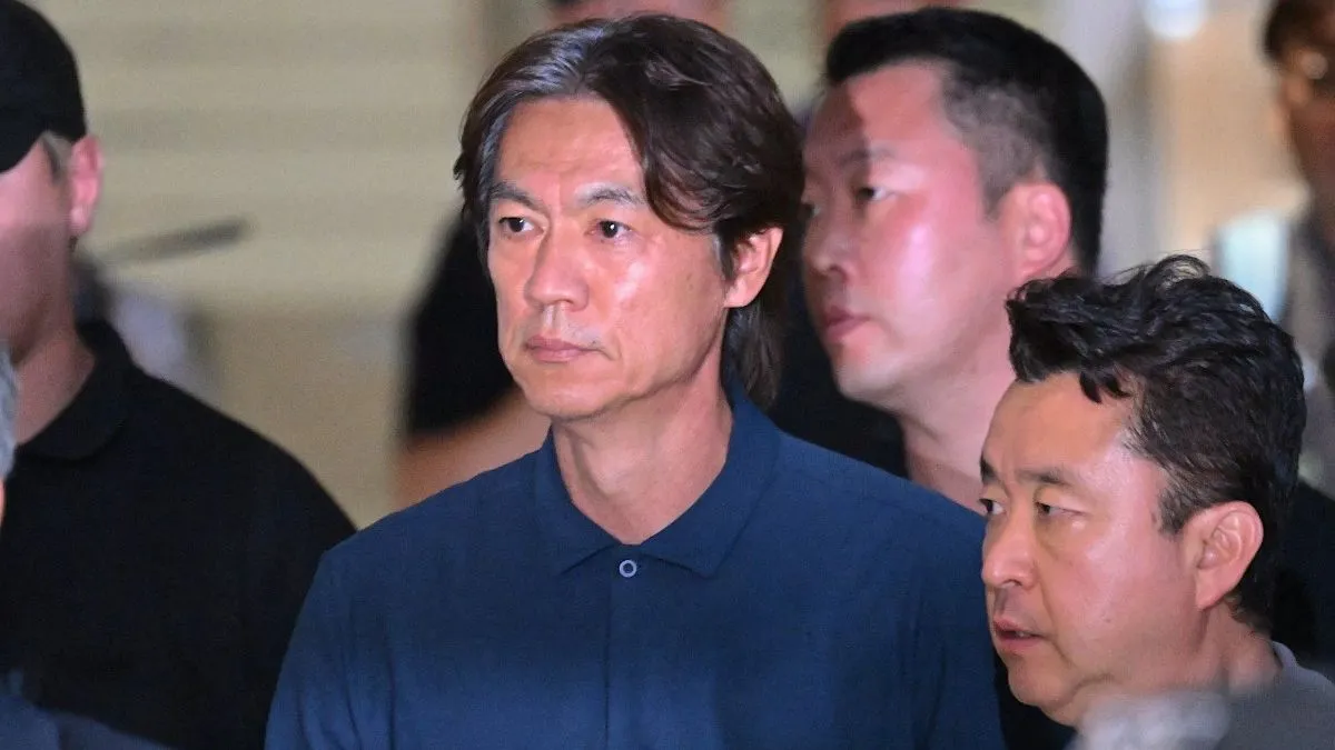 Klaim KBS Memburamkan Wajah Hong Myung-bo Saat Konferensi Pers Disebut Hoaks