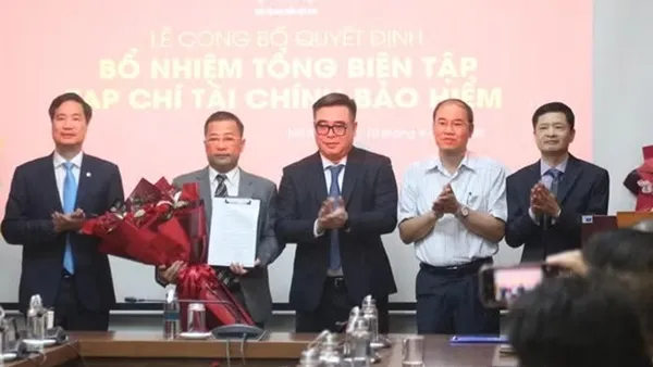 Nguyen Phong Cam Resmi Menjabat Pemimpin Redaksi Majalah Keuangan dan Asuransi